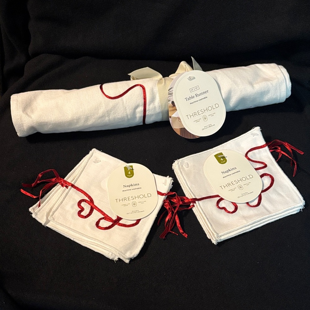 Table Runner with Napkins Red Ribbon Minimalist